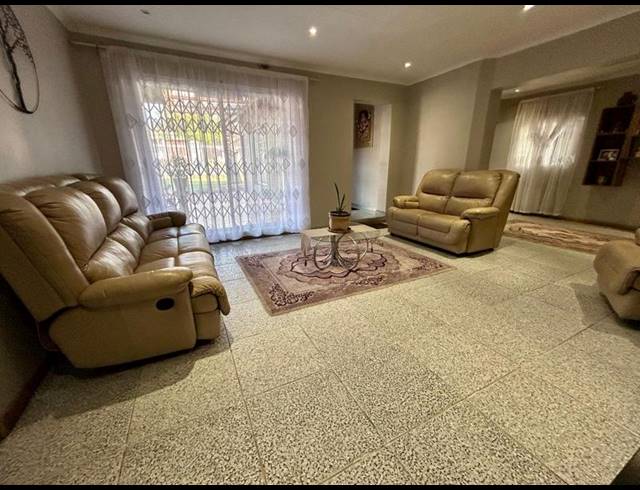 4 BEDROOM HOUSE FOR SALE IN KWAGGASRAND